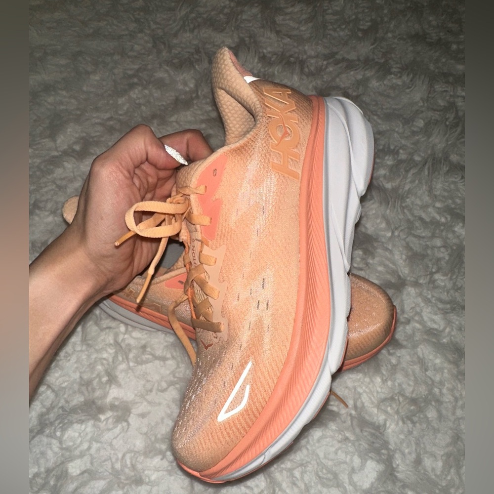Hoka Clifton 9